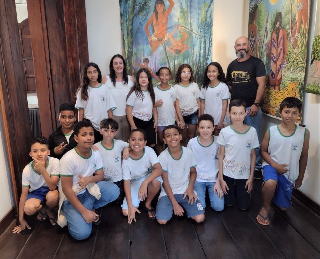 api-modulos/fotos/img/galeria_cat_culturais_493/493/13435/VISITA GUIADA POR GUSTAVO, ESCOLA MUNICIPAL PROF. AMÉLIA GUIMARÃES - CAIC, PROF. MARIA SHIRLENE, 17.09.2025 (14).jpg